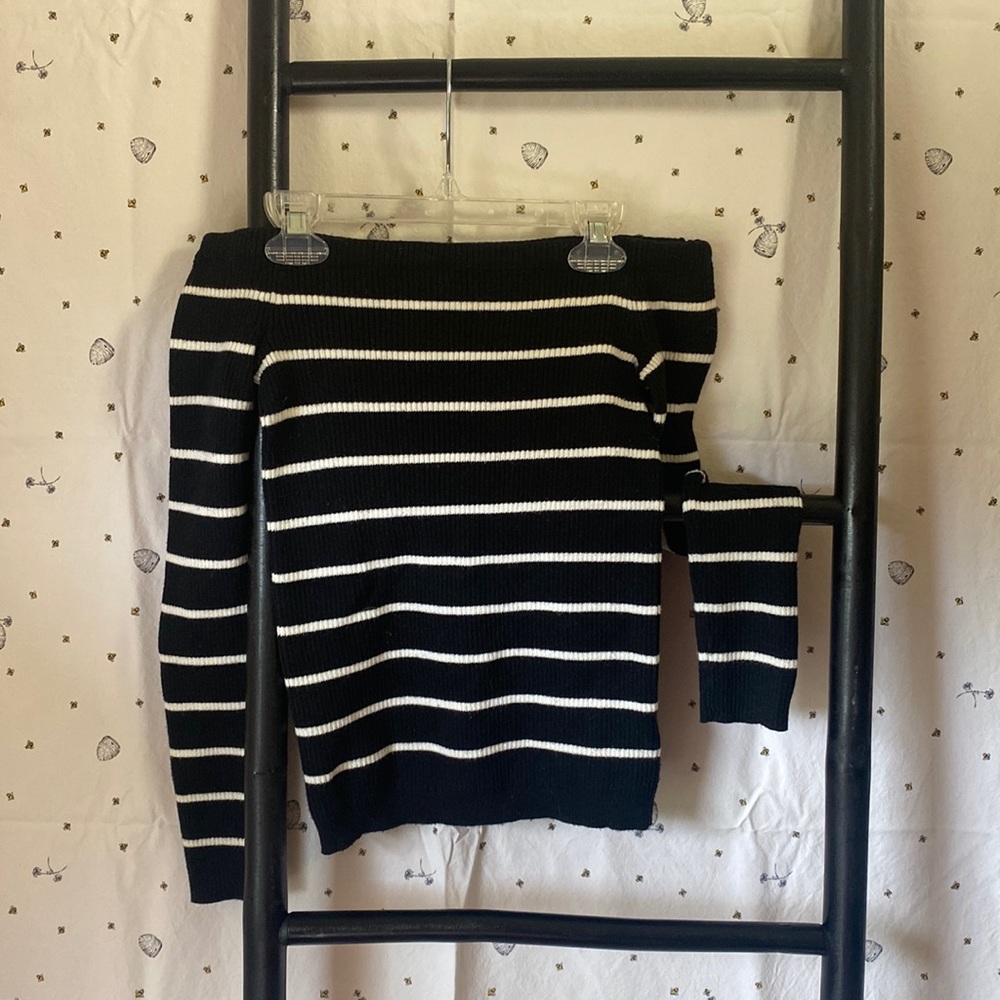 American Eagle off the shoulder sweater shirt